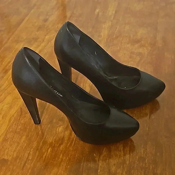 Pour La Victoire Leather Heels - Picture 4 of 8